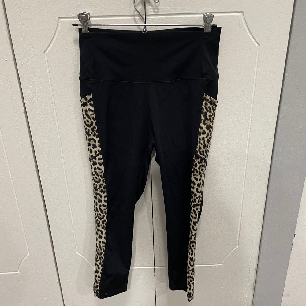 ZYIA Active Leopard Cropped Leggings